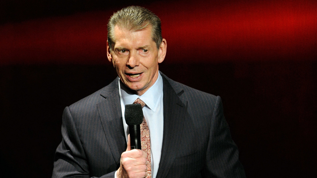 El director de la empresa de lucha libre WWE es investigado por mantener relaciones con una empleada y pagarle 3 millones de dólares por su silencio