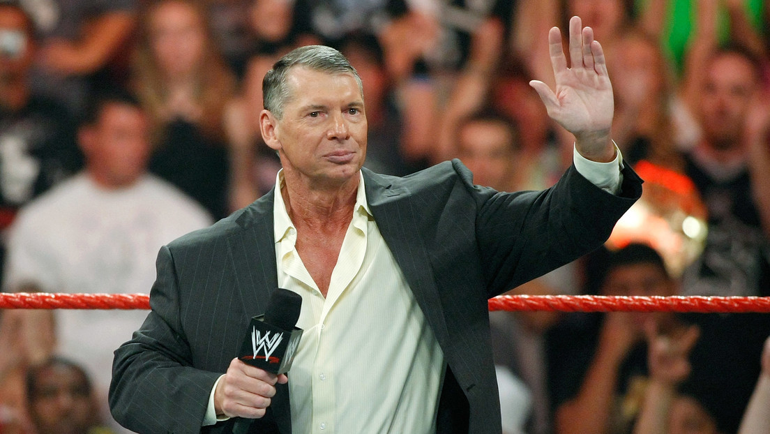 El legendario Vince McMahon renuncia a su cargo tras décadas al frente de la WWE, acusado de pagar por su silencio a una exempleada por un romance