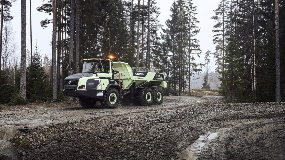 Volvo pone a prueba el primer camión volquete articulado del mundo impulsado con hidrógeno