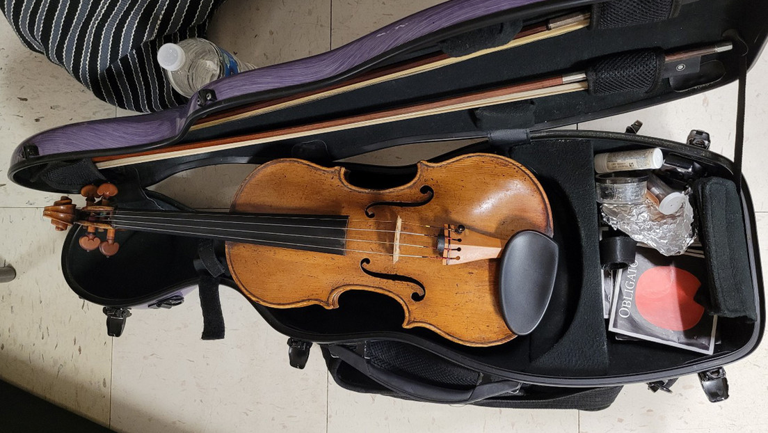 Policía de EE.UU. recupera un valioso violín de más de 250 años robado en Chicago a una familia de músicos