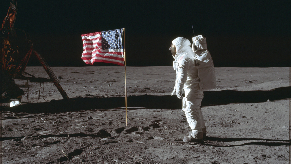 La NASA reclama un frasco de polvo lunar y tres cucarachas subastadas en EE.UU.