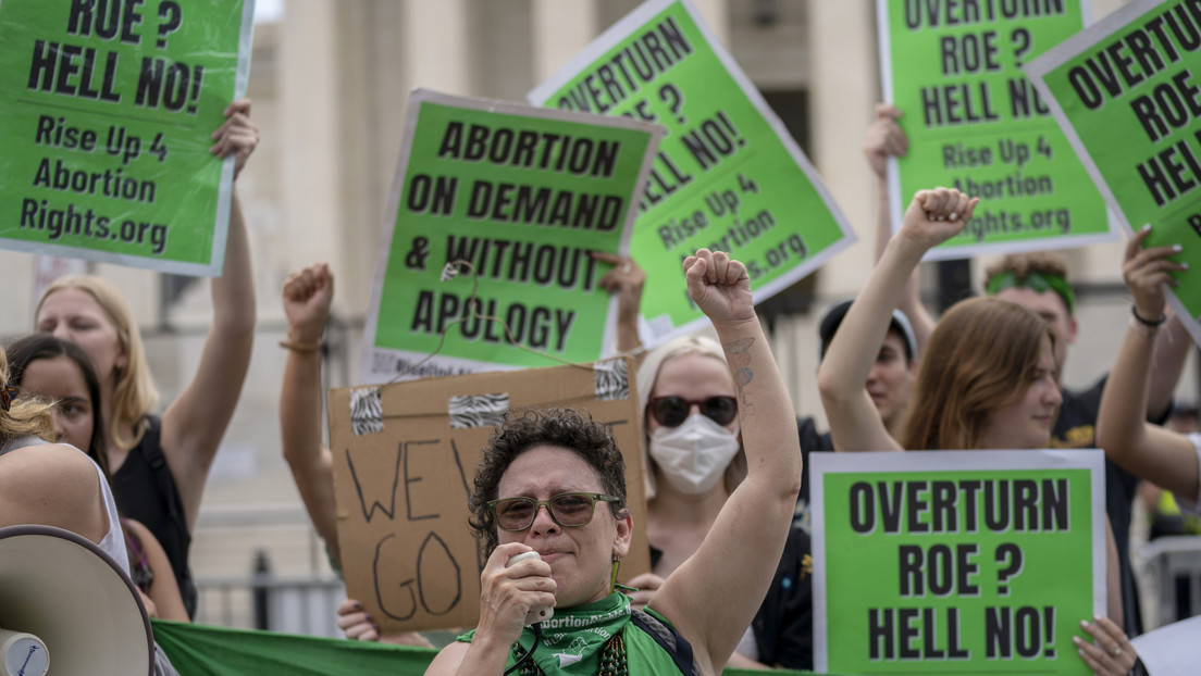 De "aborto sin disculpas" a "la generación provida vota": protestas cerca de la Corte Suprema de EE.UU. tras la revocación del derecho al aborto