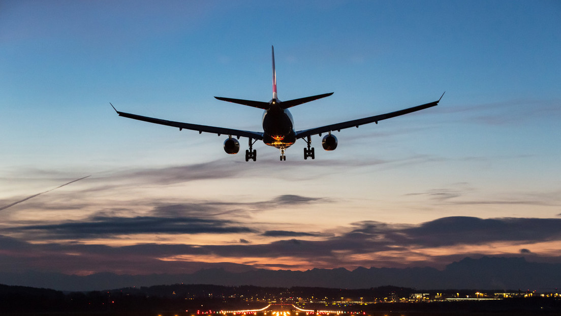 Piloto reporta un nuevo caso de una posible persona volando con 'jetpack' cerca del aeropuerto de Los Ángeles