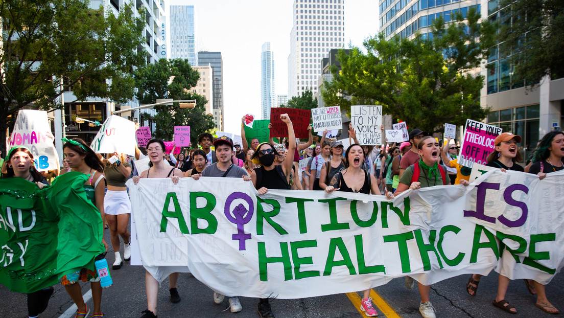 Una jueza de Texas dictamina que los abortos pueden reanudarse temporalmente en el estado