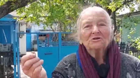 "Pasé seis días sin comer ni beber": Una anciana revela cómo combatientes del batallón neonazi Azov la abandonaron en un sótano