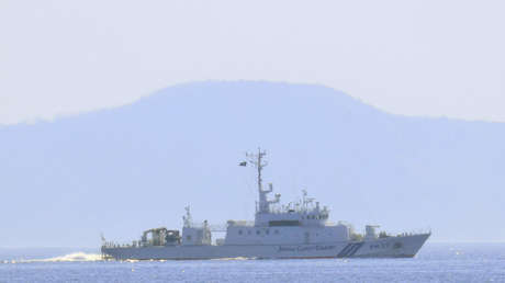 Dos barcos patrulleros chinos entran en la zona de las islas en disputa con Japón