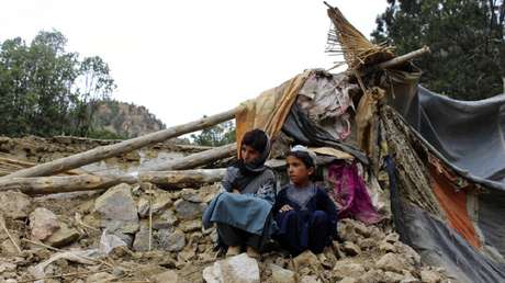 Afganistán eleva a 1.500 el número de muertos por el terremoto que sacudió al país