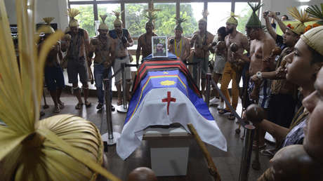 En un emotivo velatorio marcado por ritos indígenas, familiares y amigos se despiden de Bruno Pereira en Brasil