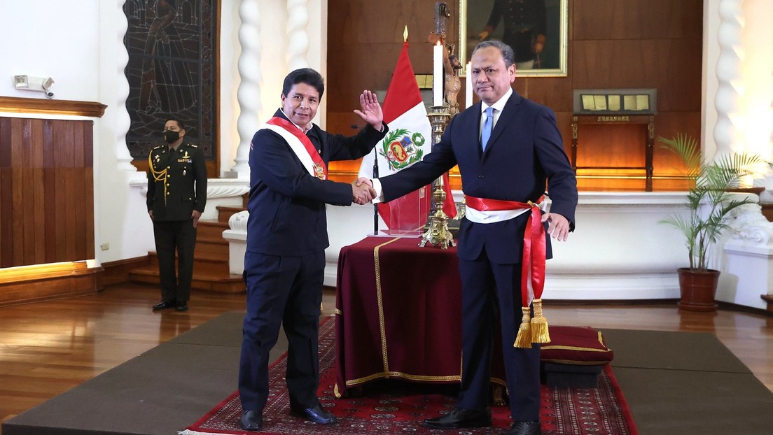 Pedro Castillo juramenta a su sexto ministro del Interior en menos de un año de Gobierno