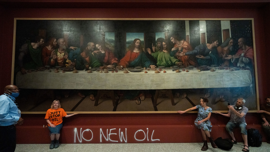 VIDEO: Ecoactivistas usan una pintura de 500 años de antigüedad para llevar a cabo un "acto de resistencia civil"