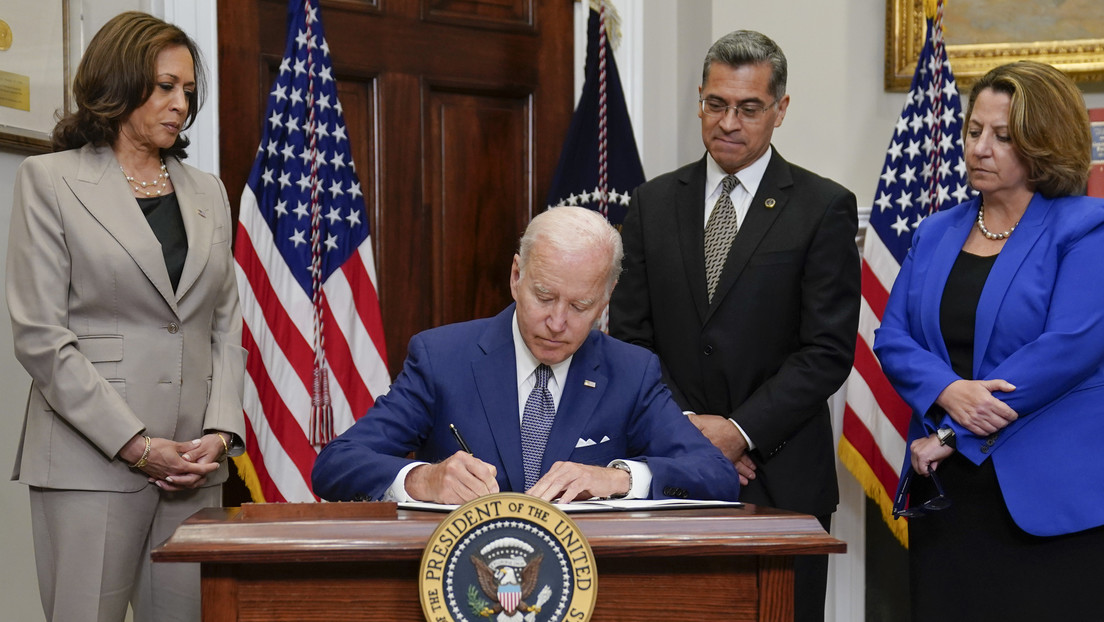 Biden firma una orden ejecutiva para proteger el acceso al aborto