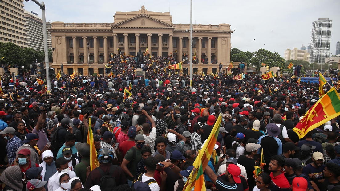 El presidente de Sri Lanka anuncia su dimisión tras el asalto de manifestantes a su residencia