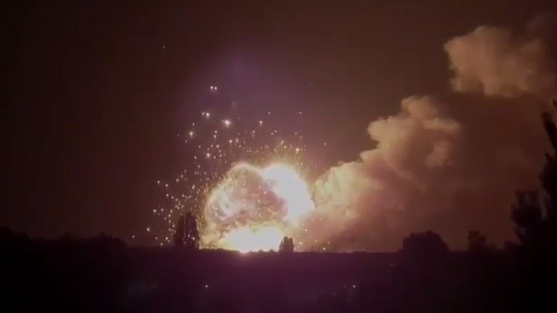 Las fuerzas ucranianas realizan un ataque con lanzacohetes múltiples estadounidenses HIMARS contra la provincia de Jersón