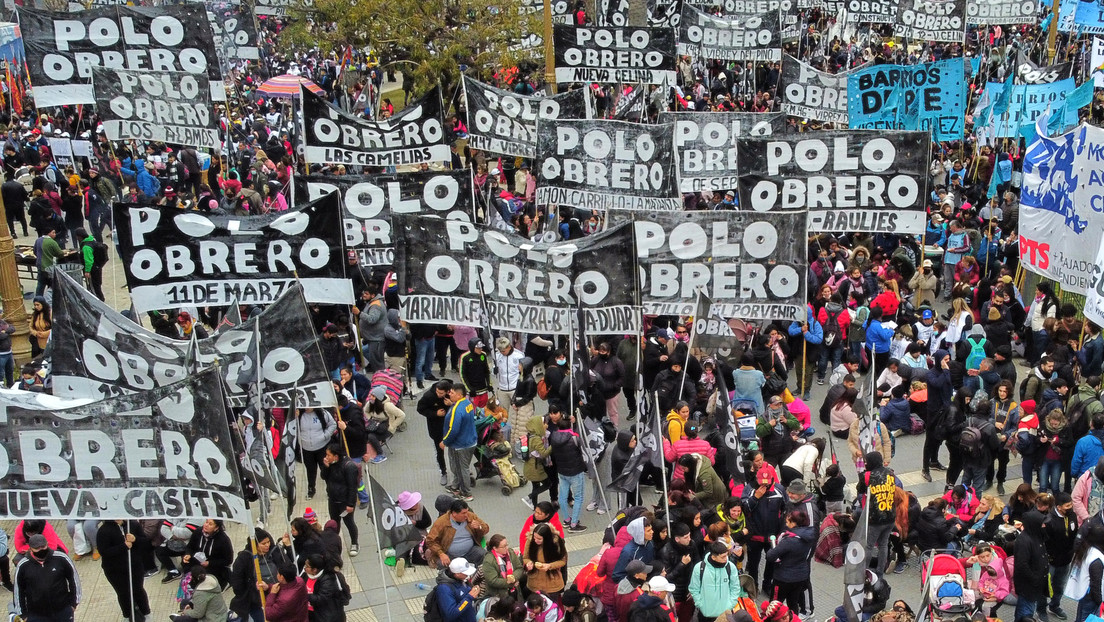 "Contra el hambre y la pobreza": la consigna de las agrupaciones de piqueteros que protestan en Argentina