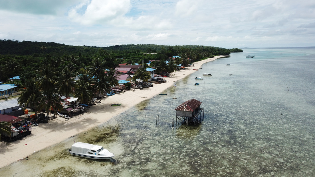 Residentes de una isla de Indonesia demandan al fabricante de cemento Holcim por su contribución al cambio climático