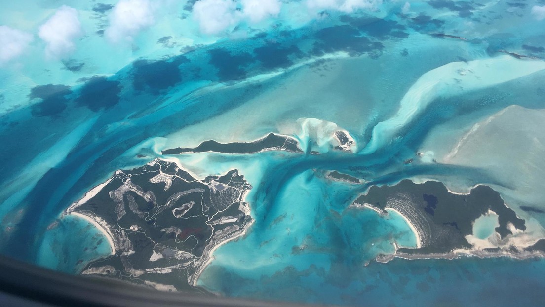 Un barco derrama más de 30.000 galones de petróleo en Bahamas (FOTOS)