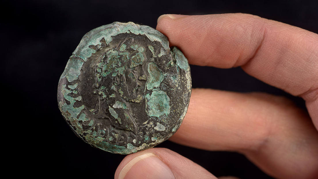 Encuentran en Israel una moneda de casi 2.000 años con una efigie de la diosa de la Luna (FOTOS)