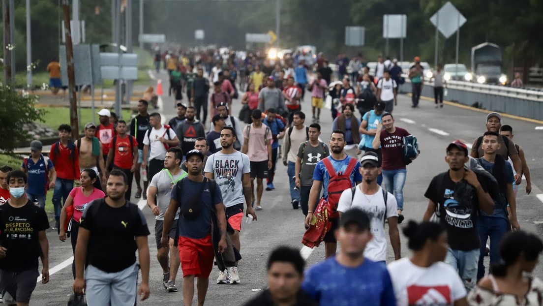 Dos caravanas con más de 3.000 migrantes salen del sur de México para tramitar permisos y continuar hacia EE.UU.