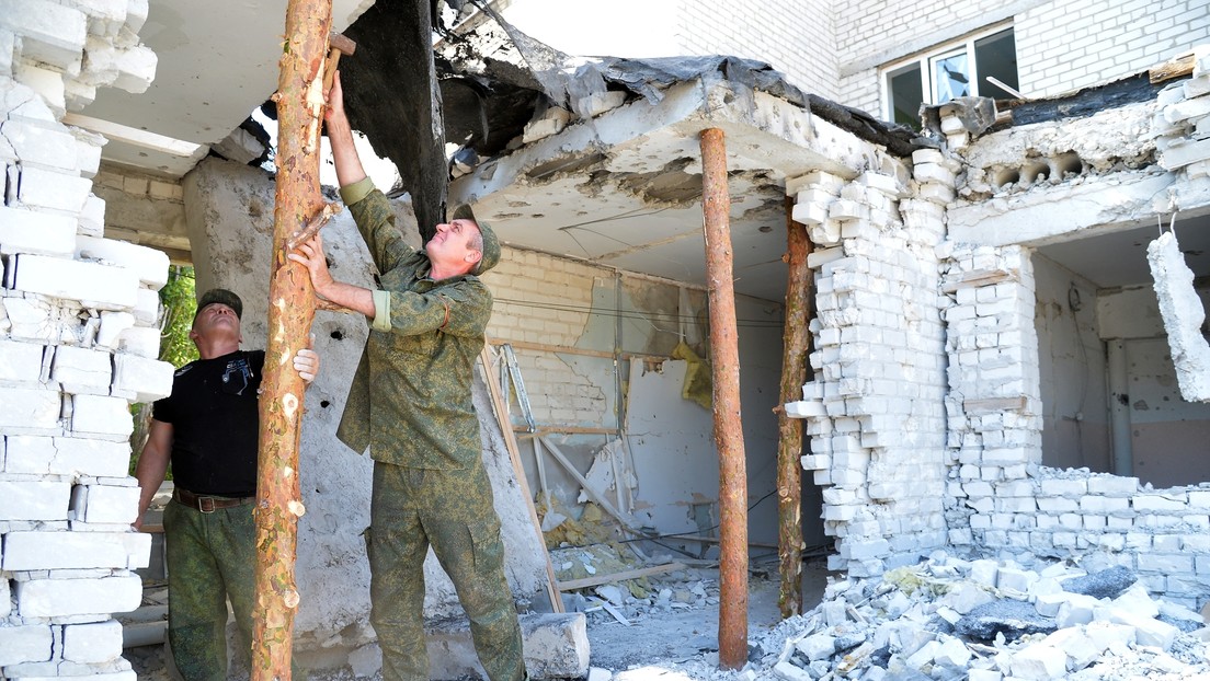 Habitantes de Severodonetsk luchan por reanimar su ciudad un mes después de la expulsión de las fuerzas ucranianas