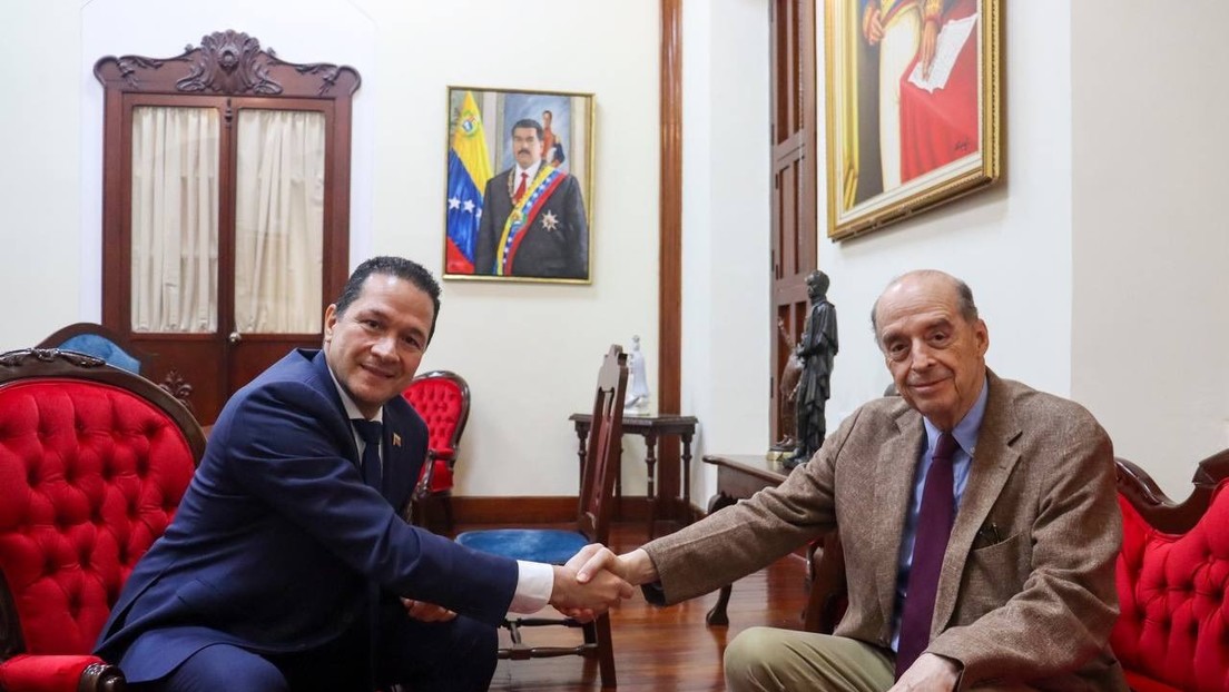 El canciller de Venezuela y su par designado de Colombia acuerdan "la normalización gradual de las relaciones" en un primer encuentro