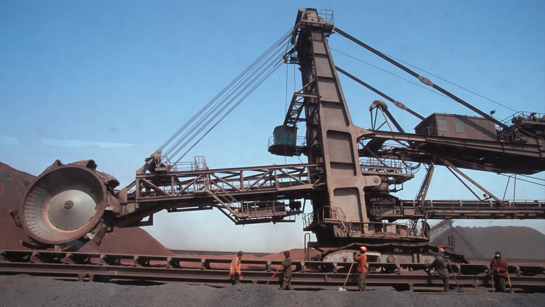 Compañías chinas participarán en el desarrollo de una de las mayores minas de hierro del mundo para diversificar sus fuentes de suministro