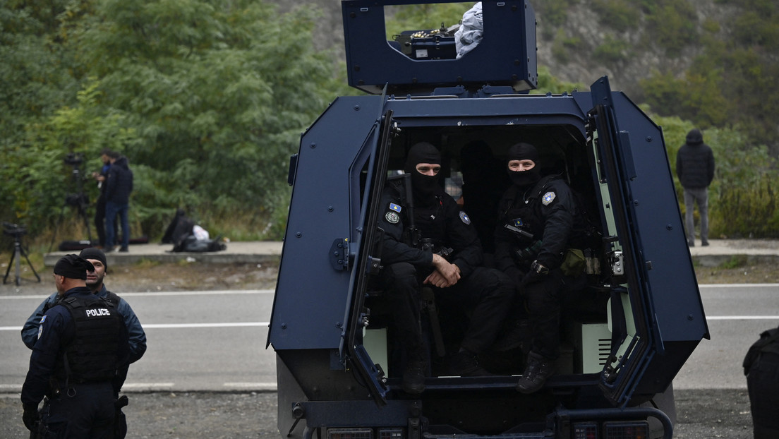 Reportan que las fuerzas de Kosovo bloquean carreteras con Serbia, suenan sirenas y se oyen disparos