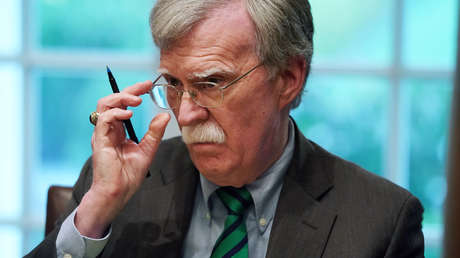 John Bolton llama "copos de nieve" a los que lo criticaron por admitir que participó en golpes de Estado en otros países