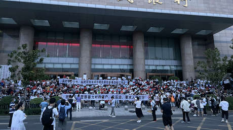 ¿Empleó China tanques para defender a los bancos en una protesta contra el fraude bancario?