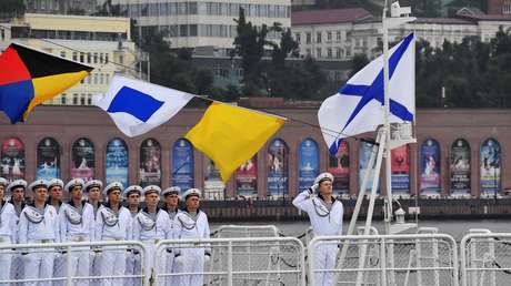VIDEO: La Flota rusa exhibe su poderío militar en el desfile del Día de la Marina