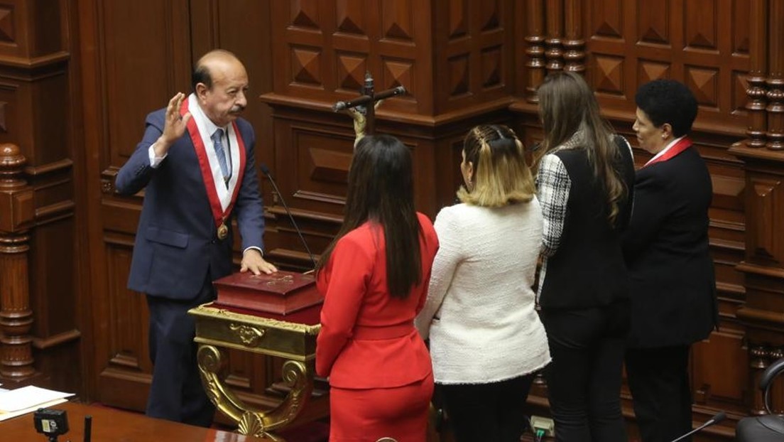 La Justicia peruana sentencia a seis años de prisión al tercer vicepresidente del Congreso por un caso de corrupción