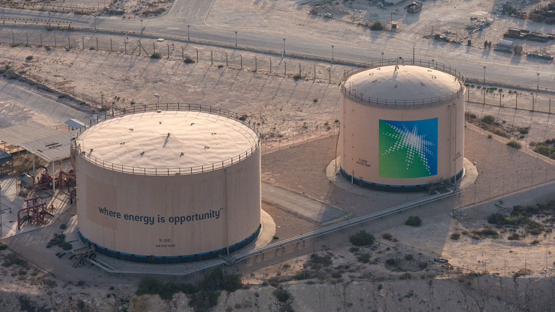 Bloomberg: Arabia Saudita eleva los precios del petróleo para los compradores de Asia hasta niveles récord
