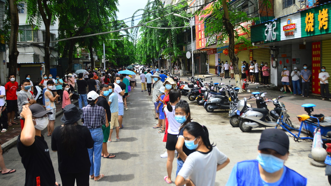 Cerca de 80.000 turistas quedan atrapados en el 'Hawái de China' por un brote de covid-19