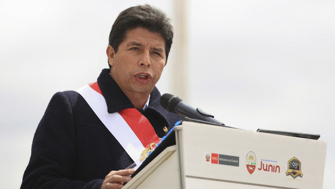 Otra crisis política en Perú: Castillo califica como "un show mediático" el allanamiento para buscar a su cuñada y llama a defender democracia
