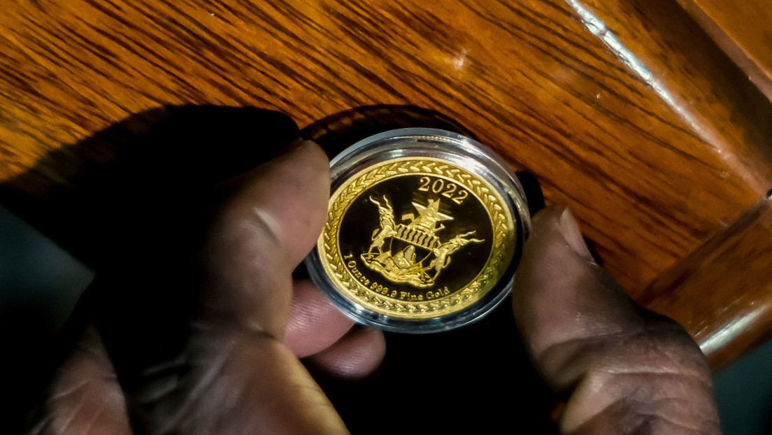Zimbabue presenta un nuevo tipo de monedas de oro para luchar contra la inflación