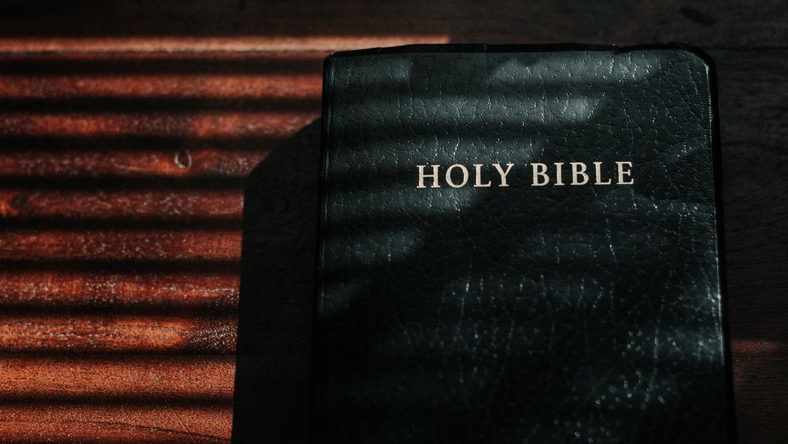 Un distrito escolar de Texas retira libros de sus bibliotecas, incluso la Biblia, por quejas de contenido sexual y violencia