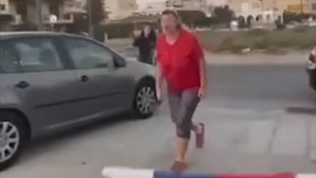 VIDEO: Mujer ucraniana ataca con cuchillo a los miembros de una celebración rusa en Chipre