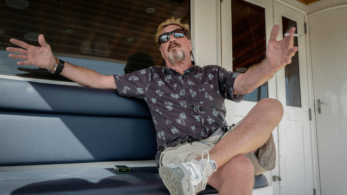 La exnovia de John McAfee asegura que el empresario sigue vivo y que su muerte en una cárcel fue fingida