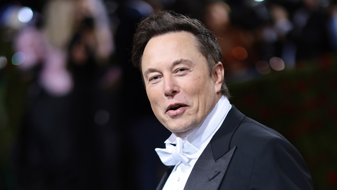 Expareja de Elon Musk muestra fotos de cómo lucía el multimillonario en su época universitaria