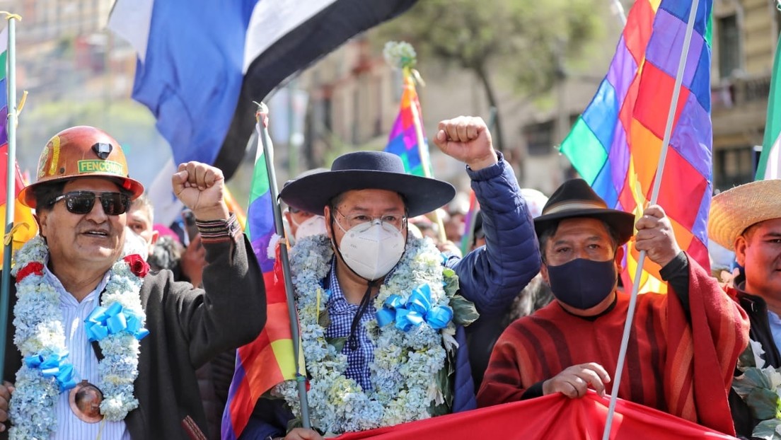 Luis Arce y Evo Morales encabezan una multitudinaria marcha "en defensa de la democracia"