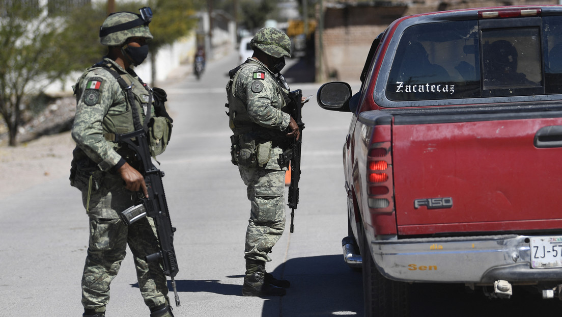 Grupos criminales mexicanos incendian vehículos y bloquean carreteras en el estado de Zacatecas