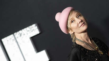 La actriz Anne Heche está en estado crítico tras chocar con su auto en una casa en Los Ángeles y provocar un incendio