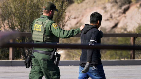 La Patrulla Fronteriza de EE.UU. intercepta un tráiler con 150 migrantes