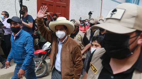 Abuchean y lanzan huevos a Pedro Castillo durante su visita a la ciudad de Tacna (VIDEO)