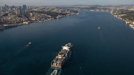 Reportan que Turquía quintuplica las tarifas por el paso por los estrechos del Bósforo y Dardanelos