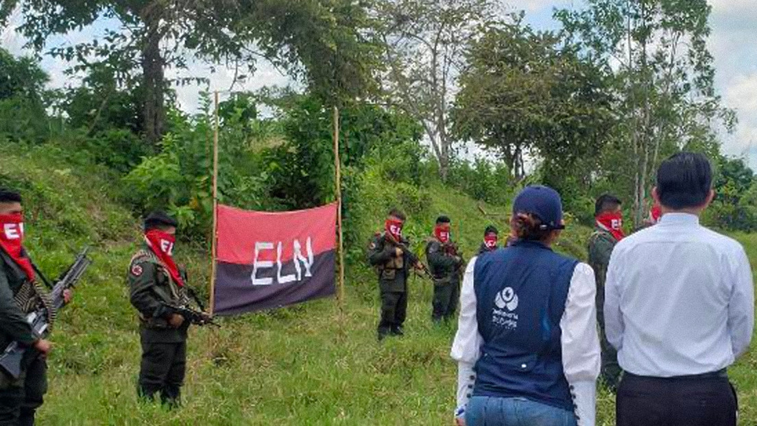 El ELN libera un prisionero como "gesto humanitario unilateral" para el proceso de paz en Colombia