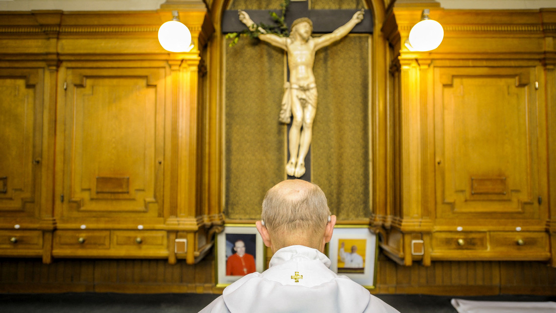 Sacerdote español condenado por pornografía infantil es nombrado en dos parroquias