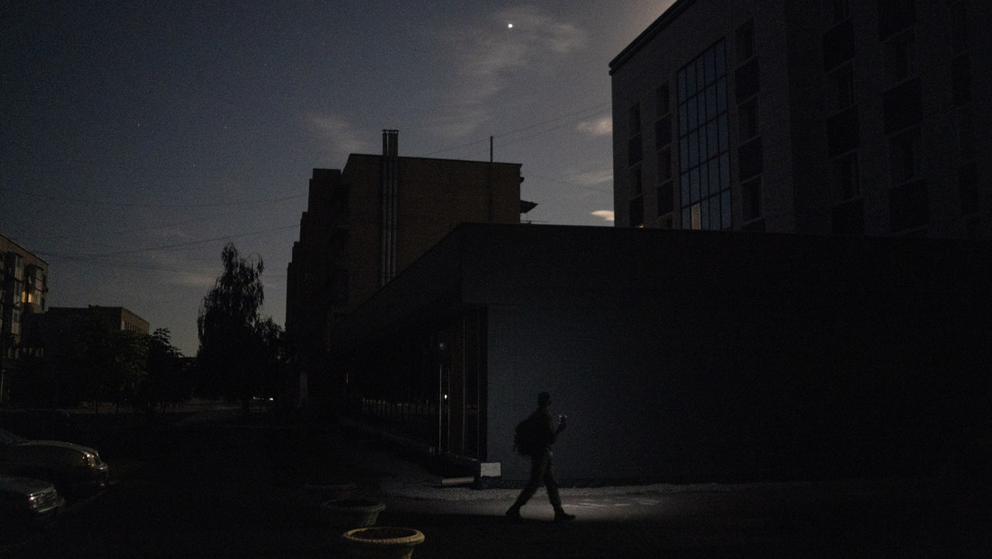 Problemas con la luz en varias regiones de Ucrania tras ataques a objetos de infraestructura - RT