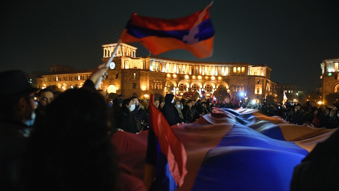 VIDEO: Protesta masiva en la capital de Armenia exige la renuncia del primer ministro