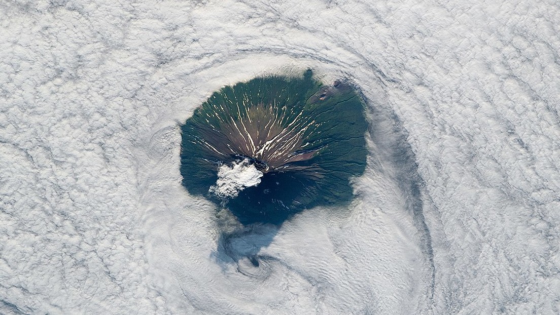 VIDEO: El volcán Alaid despierta en las islas Kuriles