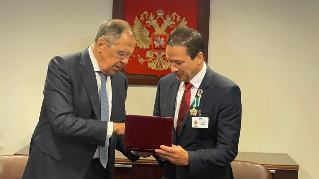 Lavrov entrega la Orden de la Amistad de Rusia al canciller de Venezuela